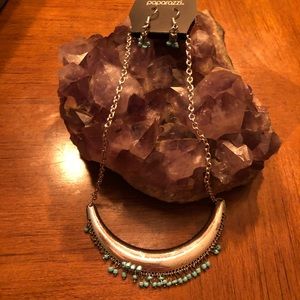 Set of earrings and necklace